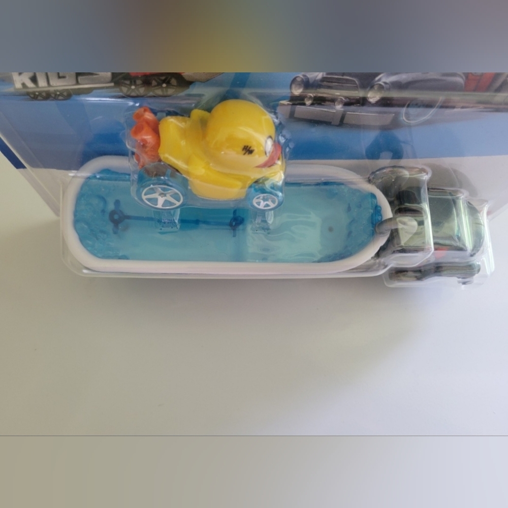 Hot Wheels Super Rigs Scrubba Dub Driver Diecast Car - Picture 4 of 4